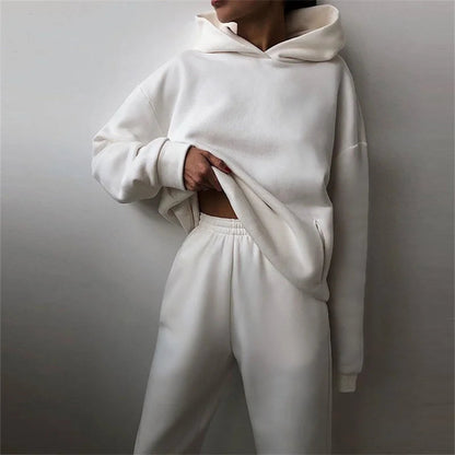 Women's oversized white hoodie and matching jogger sweatpants 2-piece lounge set with elastic waistband