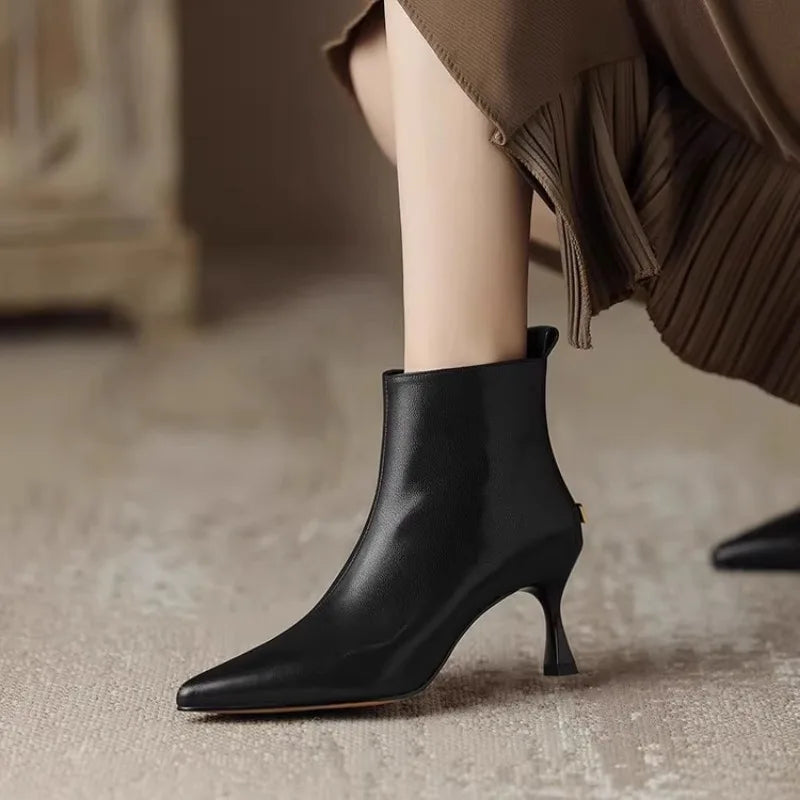 Leather Pointed-Toe Ankle Boots with Kitten Heel for Women - Black